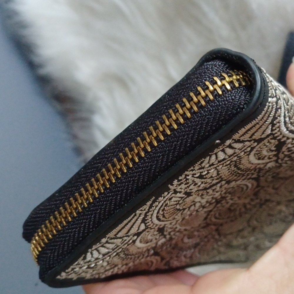 Universal Thread Wallet - Picture 6 of 13